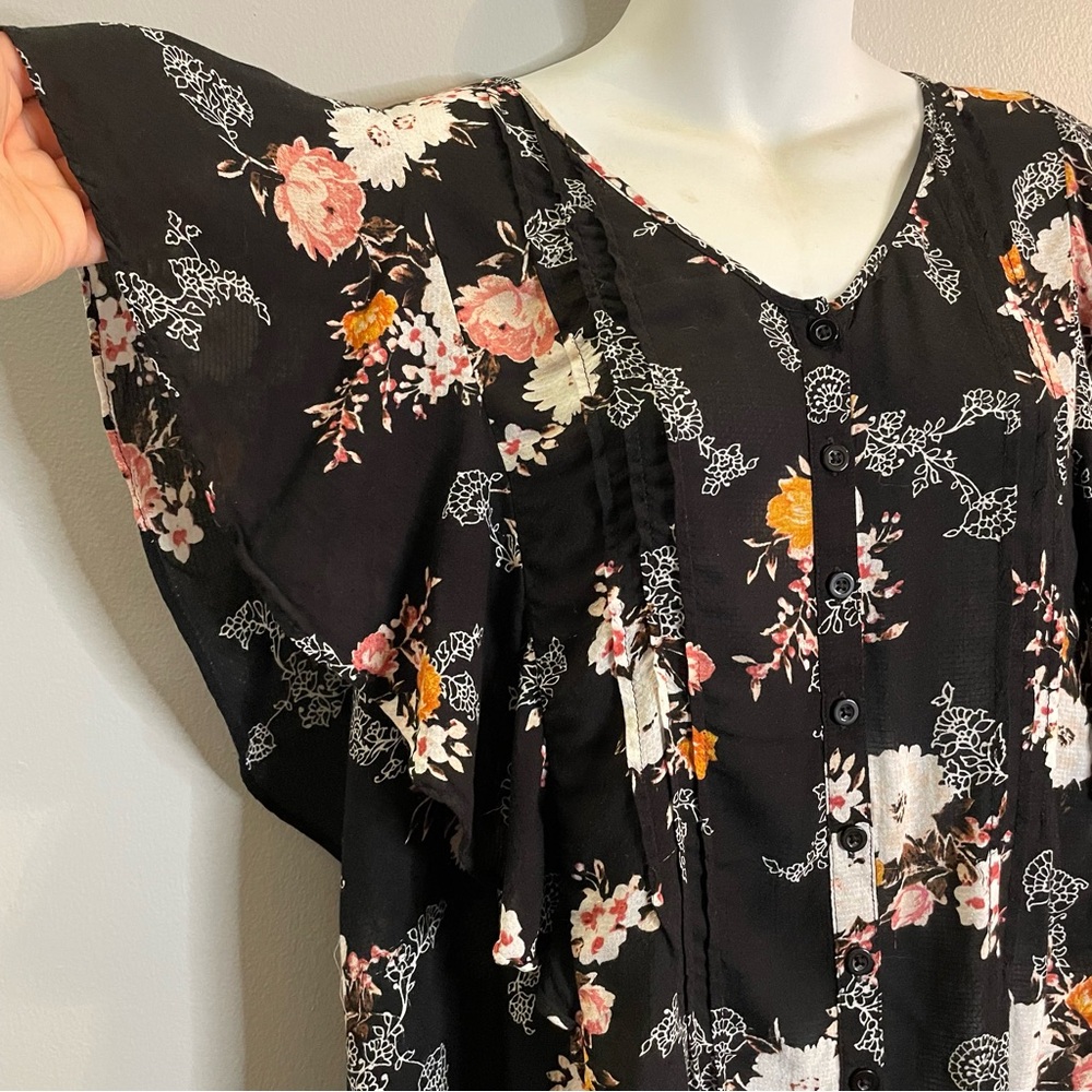 TORRID Floral Textured Woven Flutter Sleeve Black Blouse SZ/1 - Picture 3 of 7